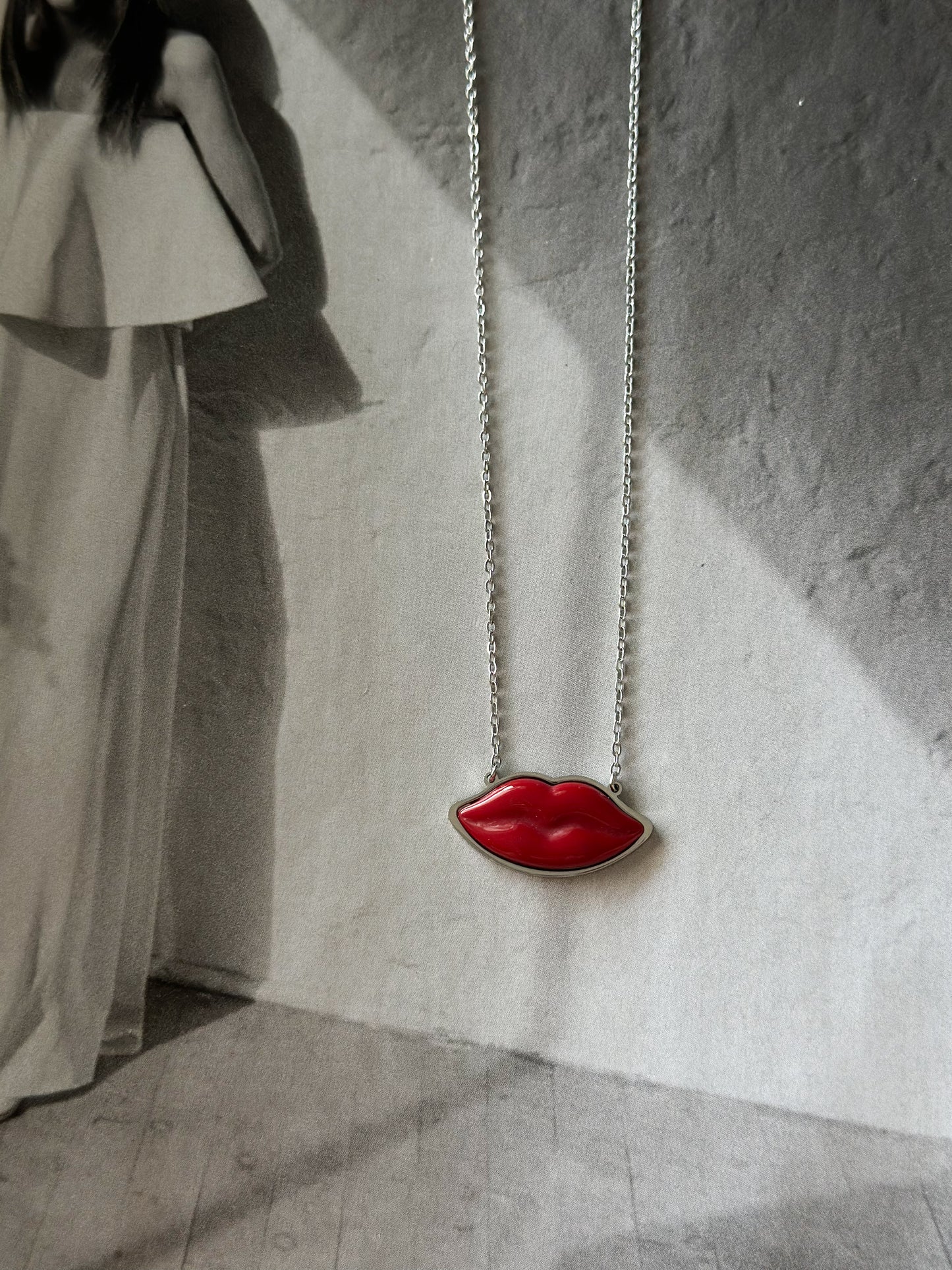 “Red kiss” necklace