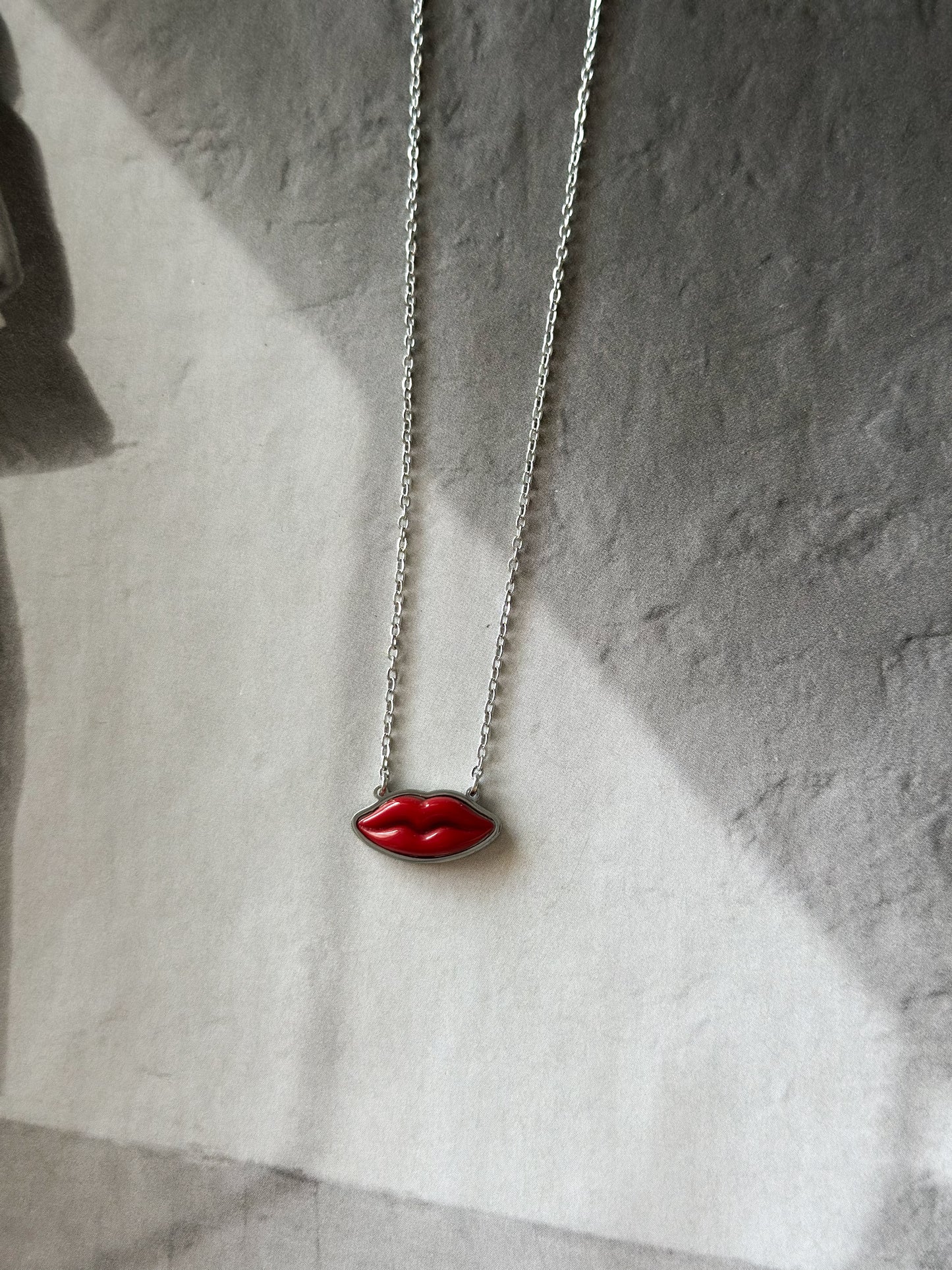 “Red kiss” necklace