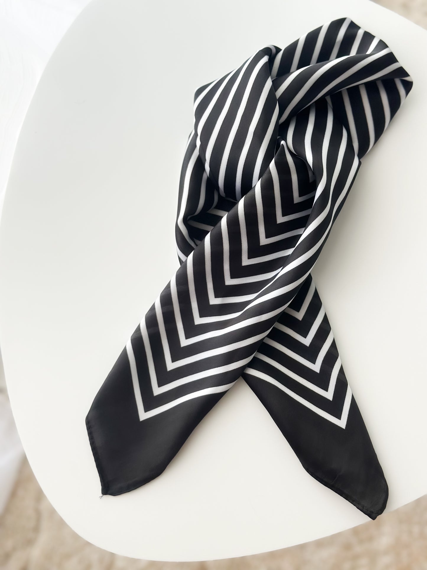 “Black & white” scarf