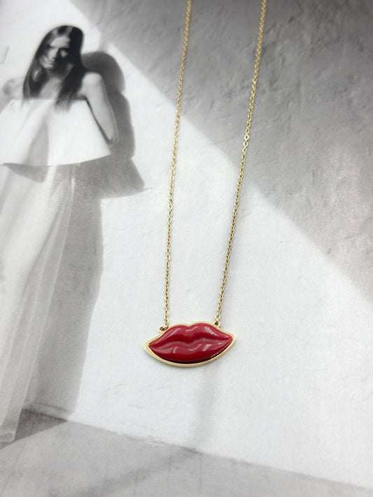 “Red kiss” necklace