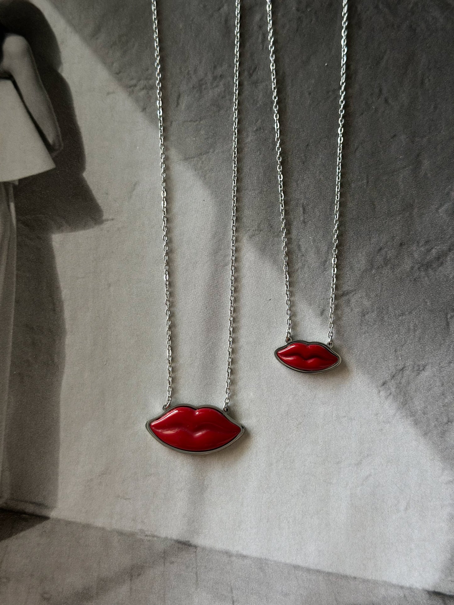 “Red kiss” necklace