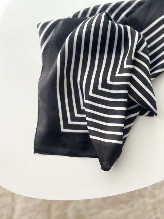 “Black & white” scarf