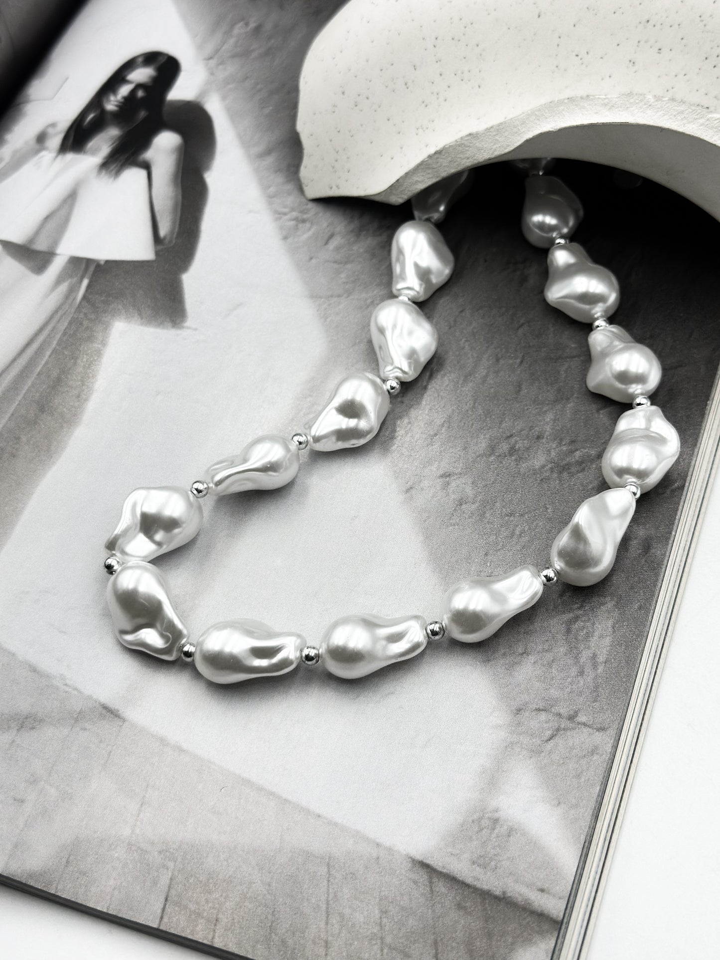 “Pearl Morphosis” necklace