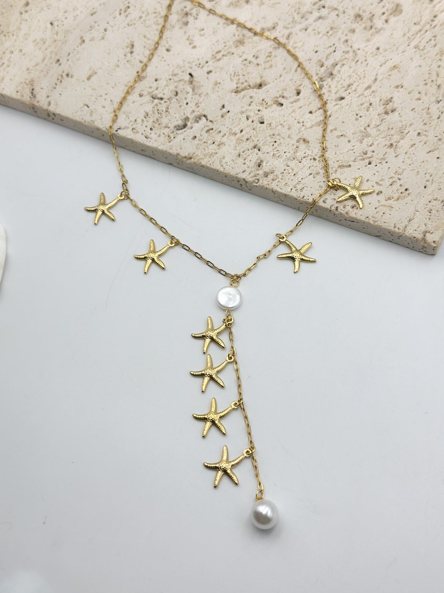 “Asteria Pearl” – Μακρύ Κολιέ Γραβάτα με Αστερίες & Πέρλες
