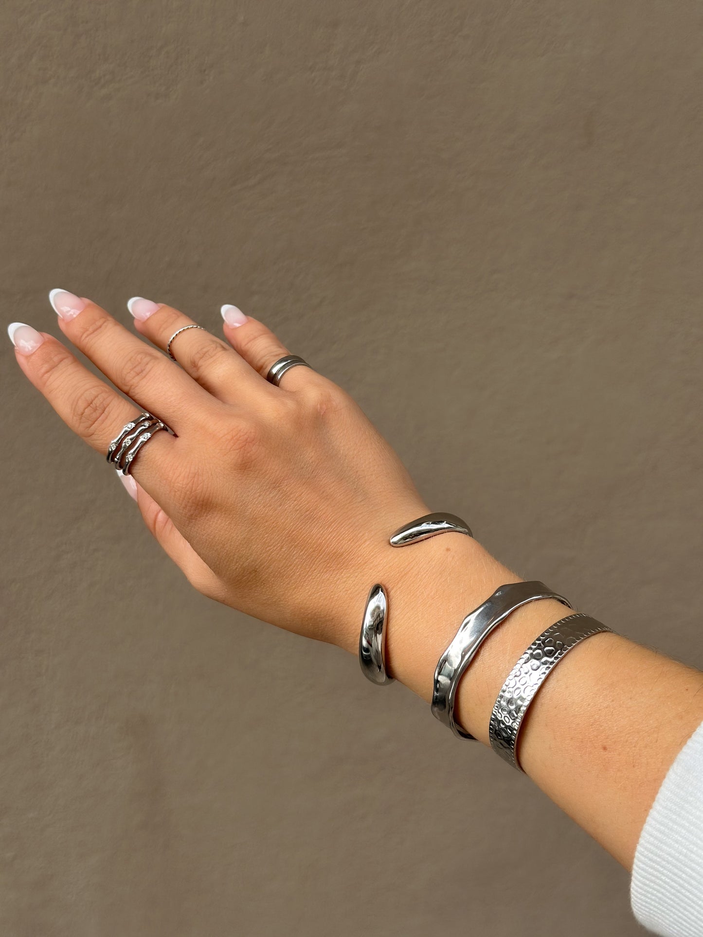“Élégance Cuff” Bracelet