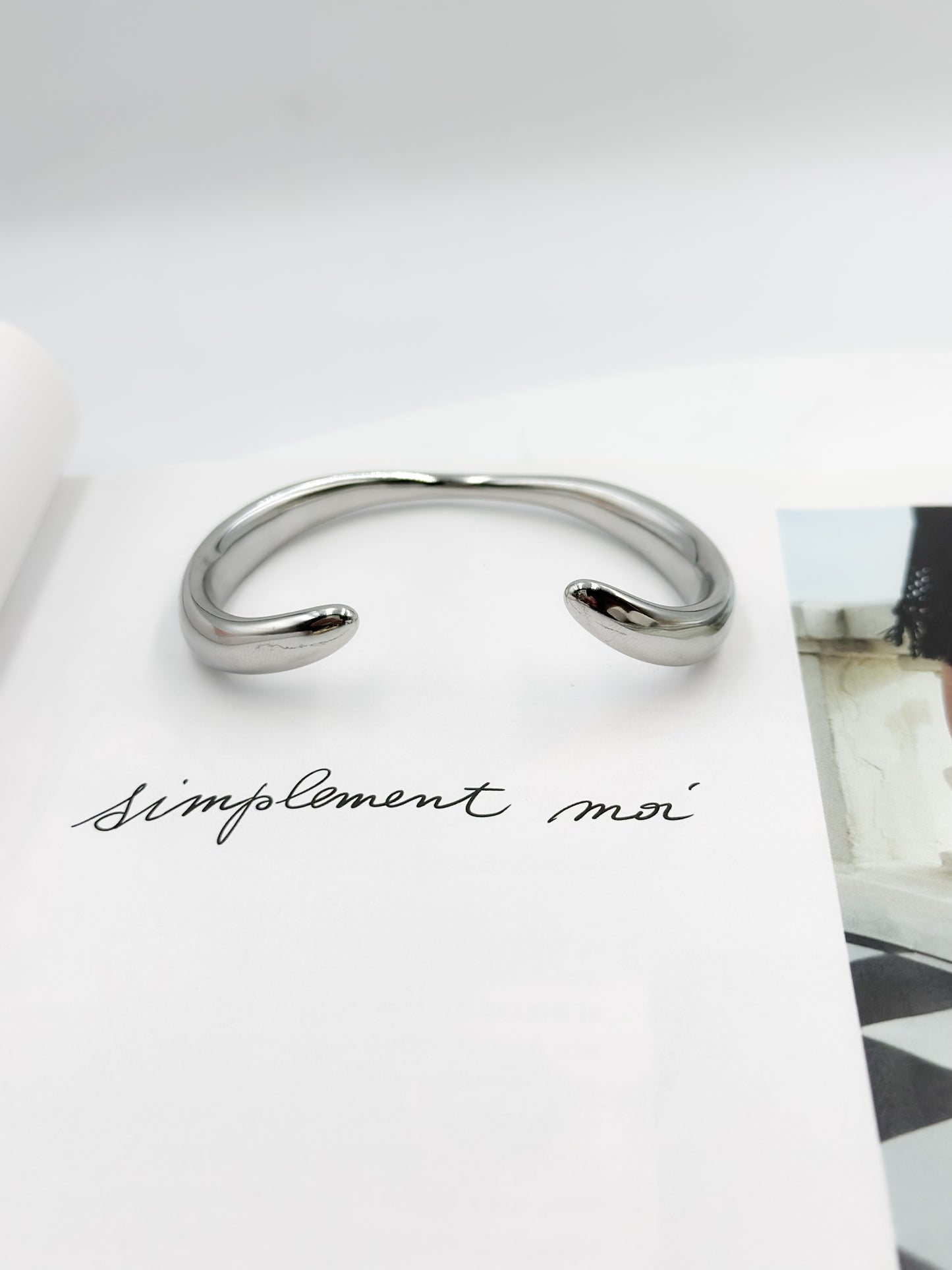 “Élégance Cuff” Bracelet