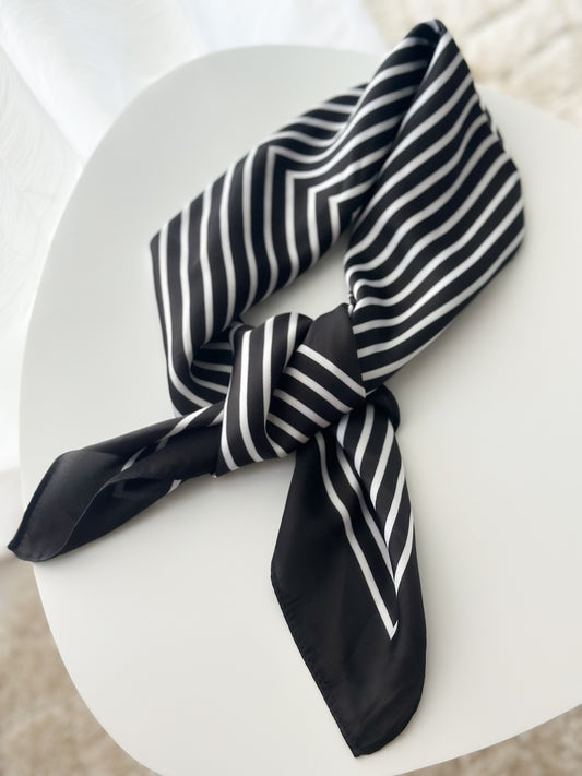 “Black & white” scarf