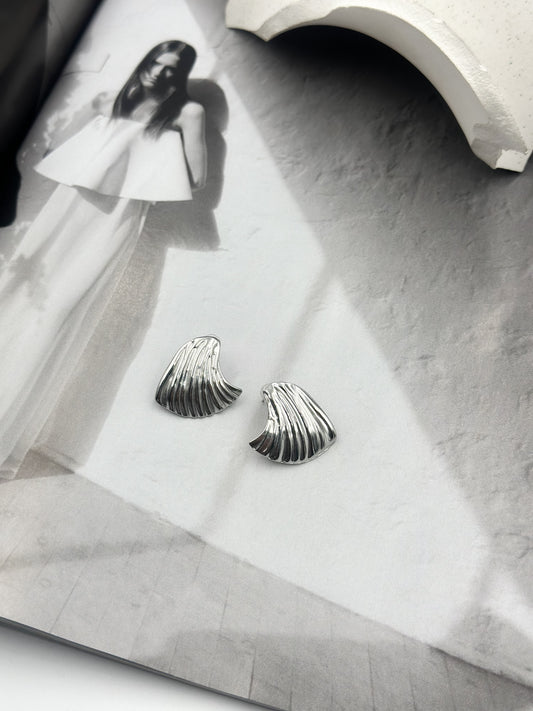 “Waves of Light” earrings