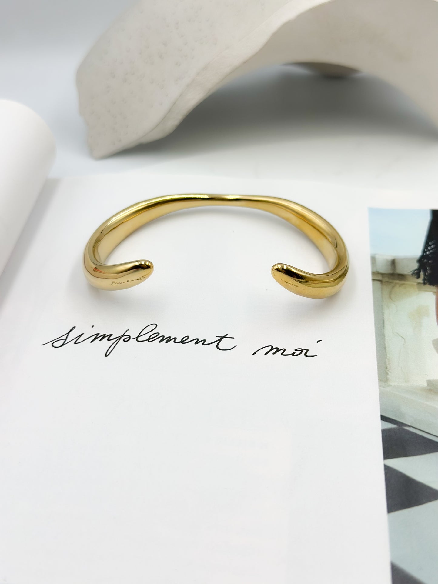 “Élégance Cuff” Bracelet