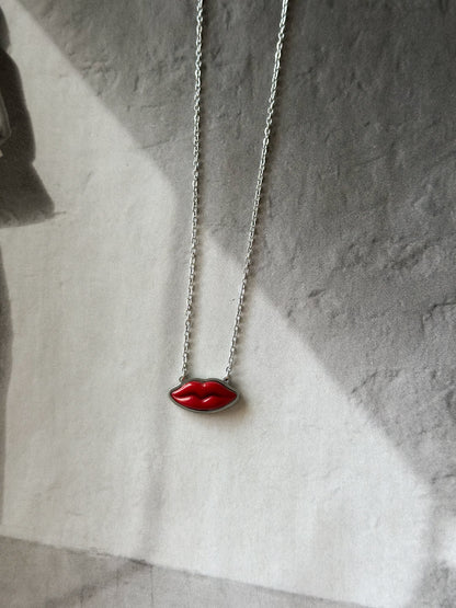 “Red kiss” necklace