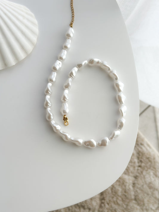 “Pearl Morphosis” necklace