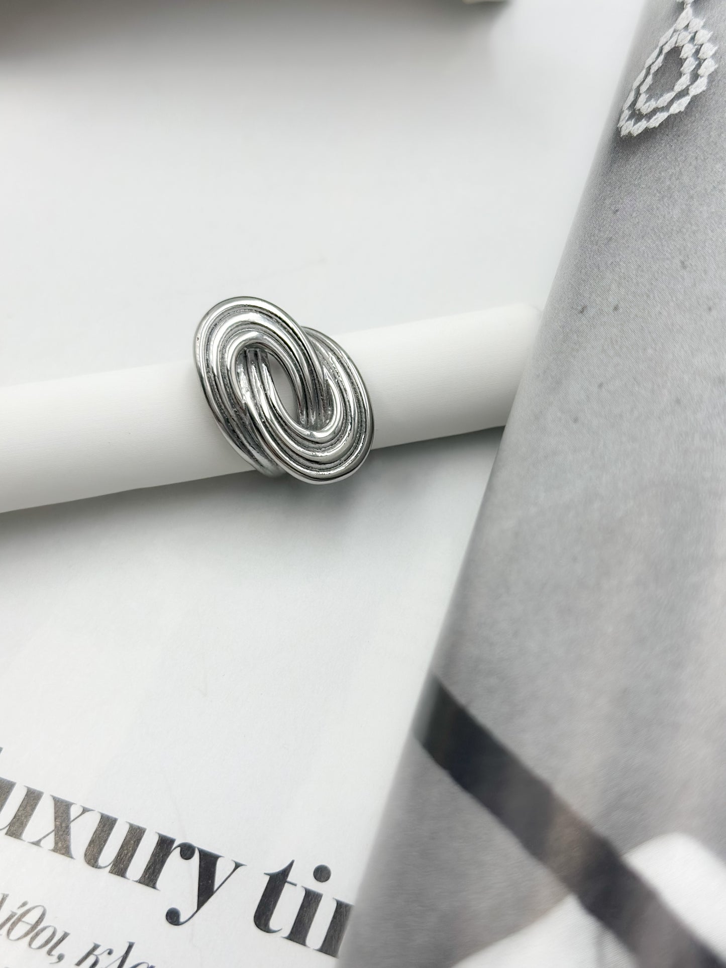 “Infinity Flow” ring