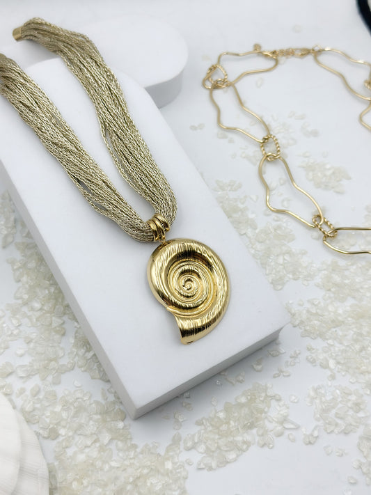 “Mira Shell” necklace