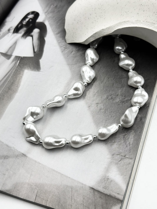 “Pearl Morphosis” necklace