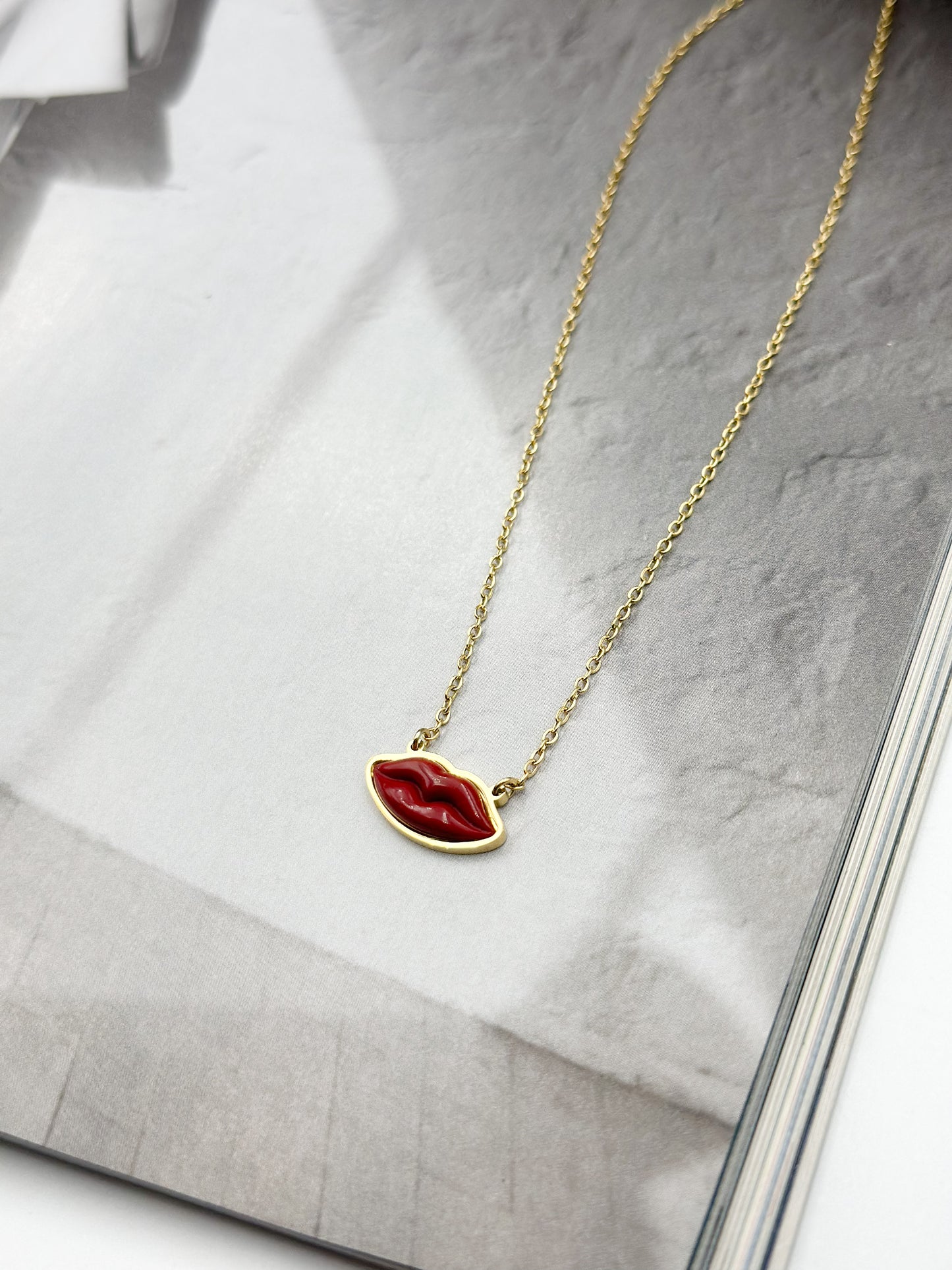 “Red kiss” necklace