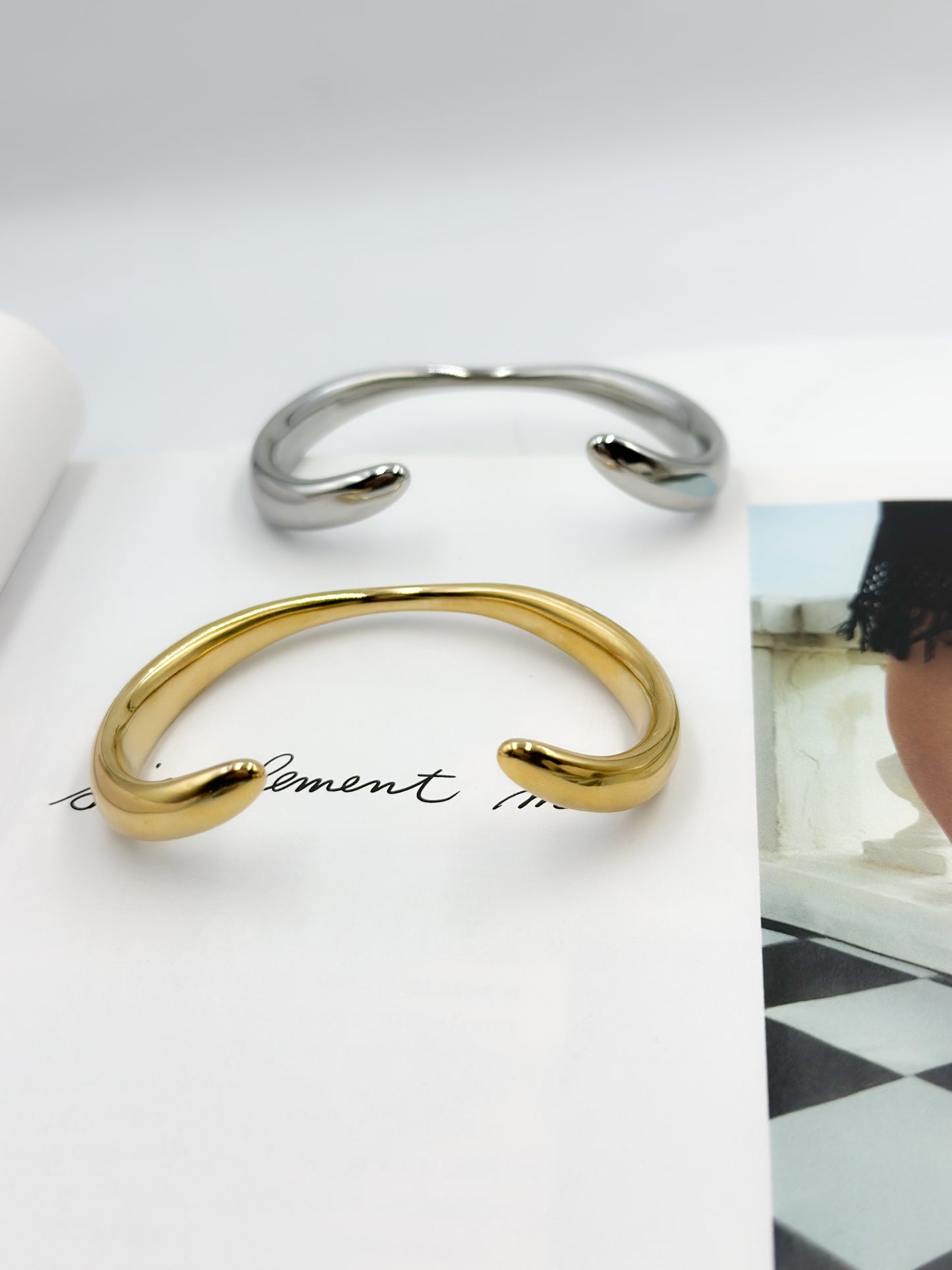 “Élégance Cuff” Bracelet