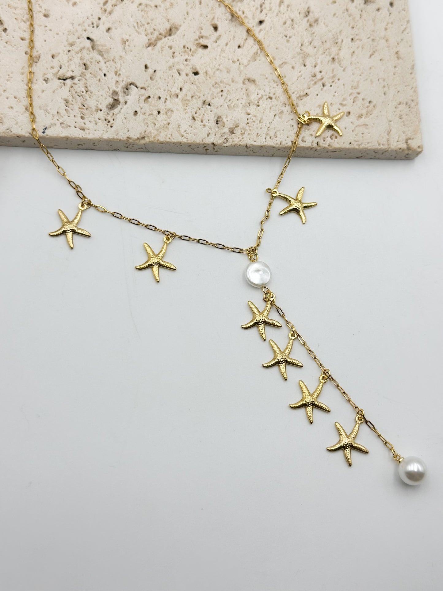“Asteria Pearl” – Μακρύ Κολιέ Γραβάτα με Αστερίες & Πέρλες